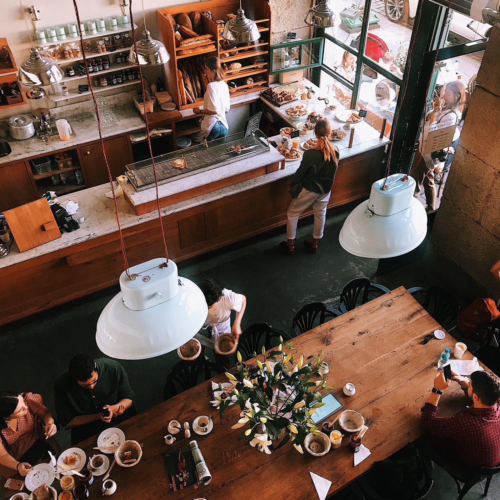 9:00 AM - 10:30 AM: Breakfast Stop